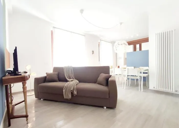 Ampio E Nuovissimo Trilocale 6 Pax 아파트